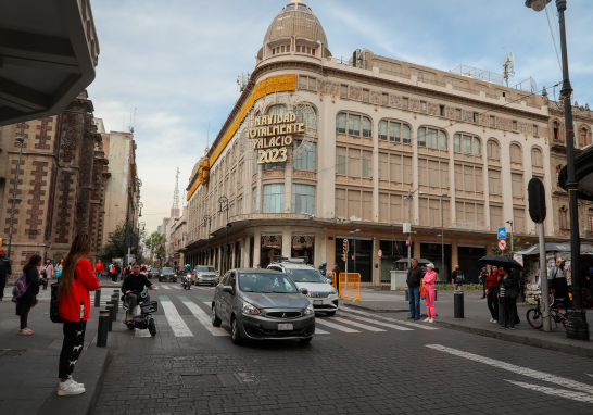 Los dos carriles que se mantendrán como vialidad compartida comprenden un área de 6,352 metros cuadrados, donde se permitirá el tránsito a vehículos motorizados que brinden diversos servicios con previa autorización de acceso por parte de las autoridades. Foto EE: Hugo Salzar