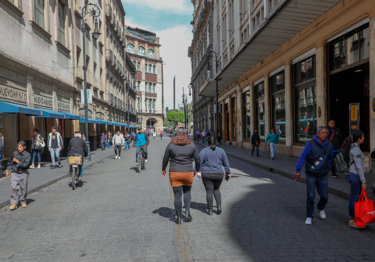 Los vehículos no motorizados sí podrán circular en el Zócalo. Foto EE: Hugo Salzar