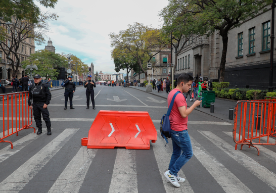 El área peatonal en el Zócalo capitalino es de 12,366 metros cuadrados. Foto EE: Hugo Salzar