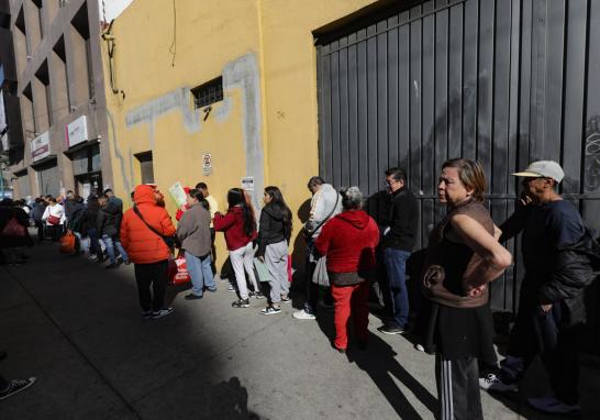 Filas en el módulo del INE de Fray Servando: Foto EE: Eric Lugo.