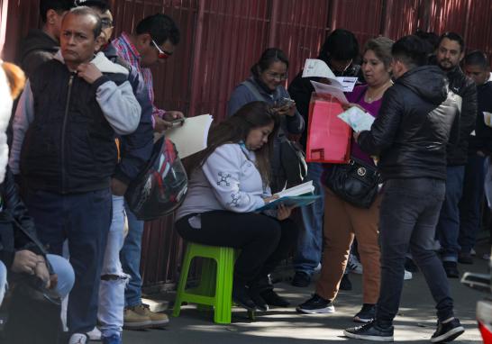 Filas en el módulo del INE de Fray Servando: Foto EE: Eric Lugo.