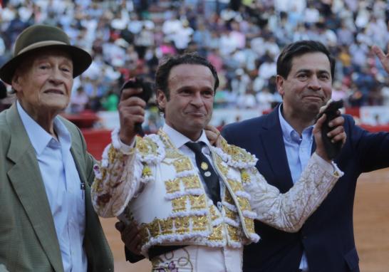 Antonio Ferrera en la Monumental Plaza de Toros México. Foto EE: Eric Lugo