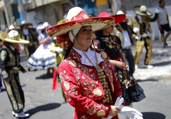 Comparsa Faisanes en la colonia Santa Martha Acatitla, Iztapalapa. Foto EE: Eric Lugo