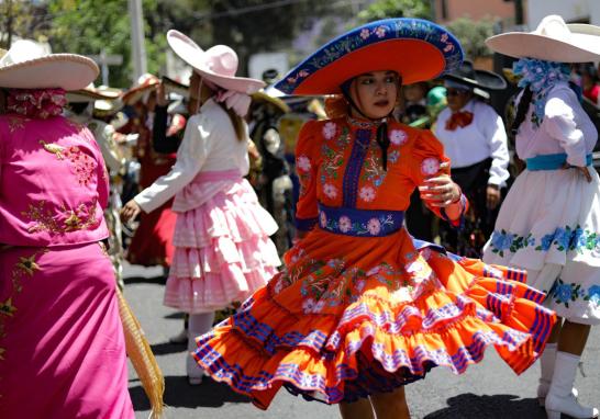 Comparsa Faisanes en la colonia Santa Martha Acatitla, Iztapalapa. Foto EE: Eric Lugo