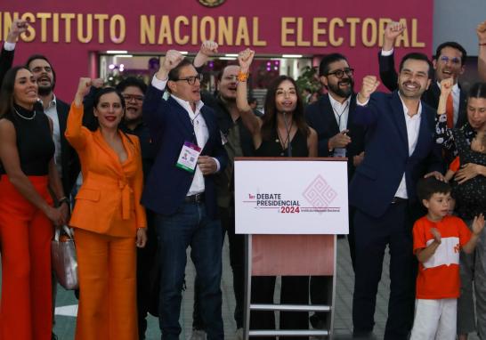 Jorge Álvarez Máynez, candidato de MC, a su llegada al INE. Foto EE: Eric Lugo