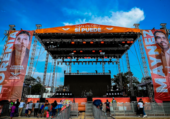 El escenario se colocó en el Campo de Béisbol El Obispo en la zona poniente de San Pedro Garza García. Foto EE: Cortesía X / @loreniacanavati