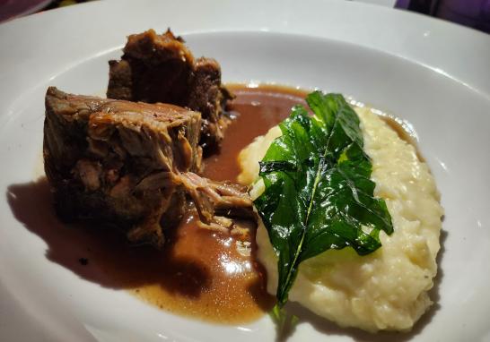 Cena inaugural del CMB: Short rib 12 horas con puré de papa artesanal y espinaca frita