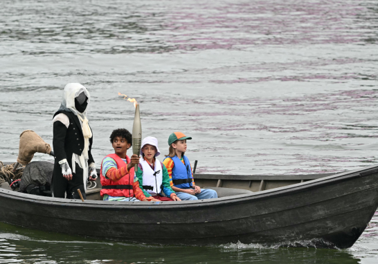 Los portadores de la Antorcha Olímpica arribaron por el Río Sena. Foto: AFP