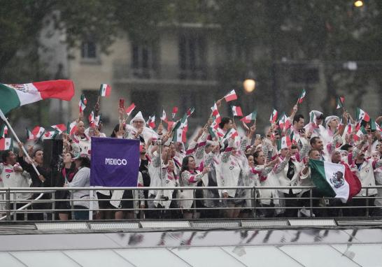 Atletas mexicanos en la inauguración de los Juegos Olímpicos de París 2024. Foto: Reuters