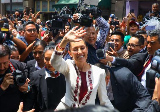 Claudia Sheinbaum llegando al Metropolitan para celebrar la entrega de constancia de mayoría como presidenta electa de México. Foto EE: Rosario Servin.