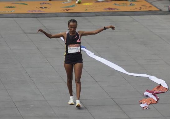 keniana Fancy Chemutai ganó el Maratón CDMX 2024