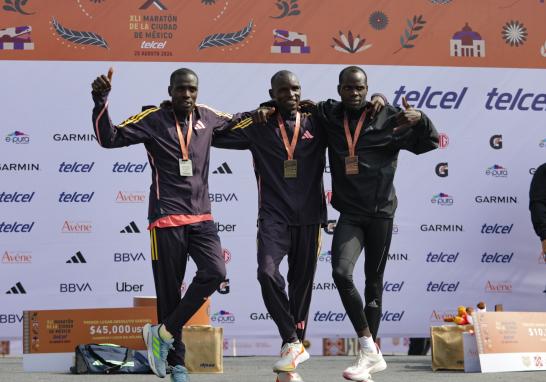 Edwin Kipro, Leonard Langat y Francis Cheruiyo. Foto EE: Eric Lugo