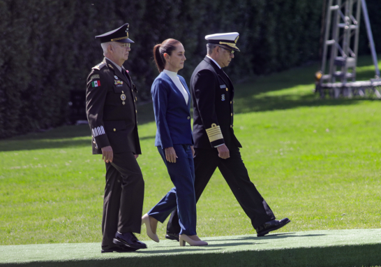 Salutación a Claudia Sheinbaum de parte de las Fuerzas Armadas y de la Guardia Nacional.