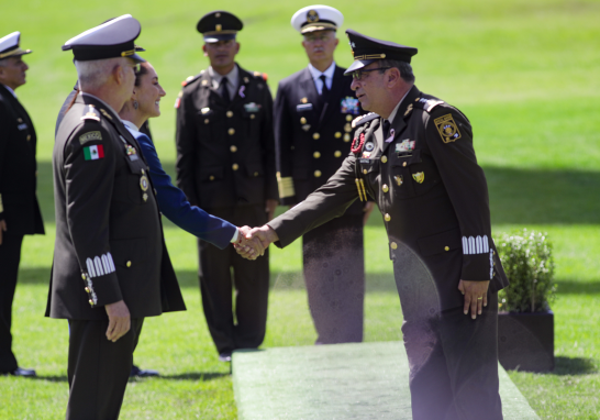 Salutación a Claudia Sheinbaum de parte de las Fuerzas Armadas y de la Guardia Nacional.