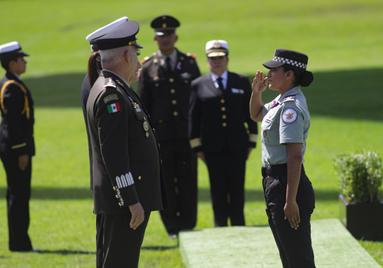 Salutación a Claudia Sheinbaum de parte de las Fuerzas Armadas y de la Guardia Nacional.