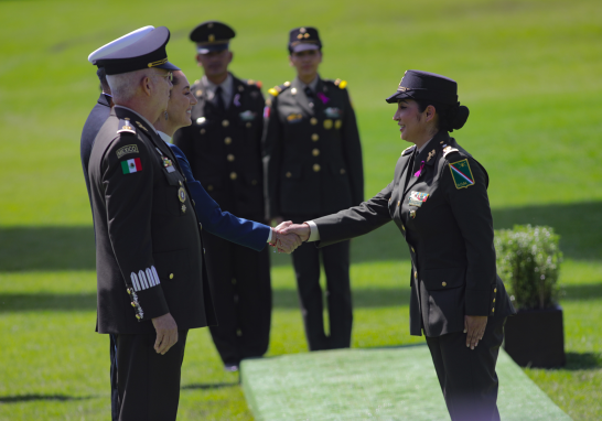 Salutación a Claudia Sheinbaum de parte de las Fuerzas Armadas y de la Guardia Nacional.