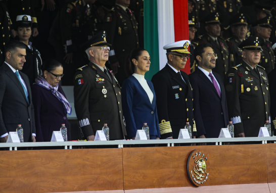 Salutación a Claudia Sheinbaum de parte de las Fuerzas Armadas y de la Guardia Nacional.