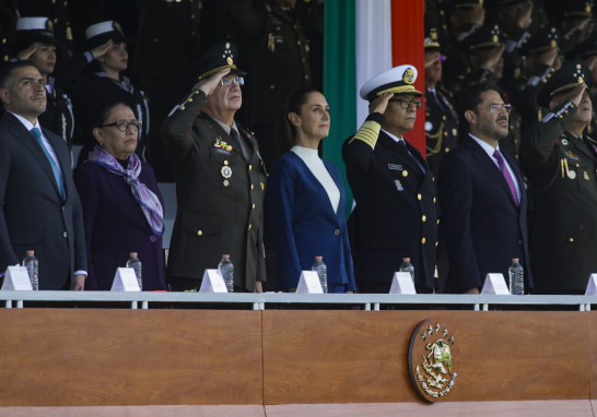 Salutación a Claudia Sheinbaum de parte de las Fuerzas Armadas y de la Guardia Nacional.