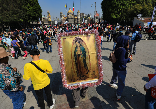 Millones de fieles visitaron la Basílica de Guadalupe, para cantar las mañanitas a la virgen.