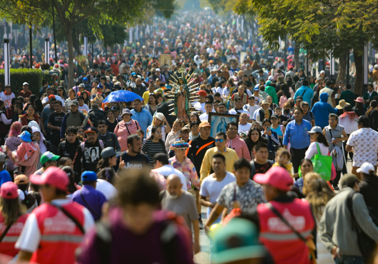 Millones de fieles visitaron la Basílica de Guadalupe, para cantar las mañanitas a la virgen.