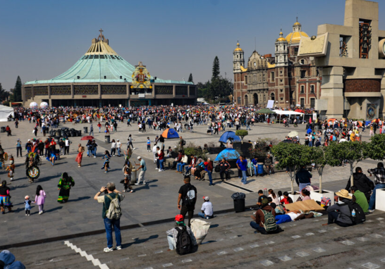 Millones de fieles visitaron la Basílica de Guadalupe, para cantar las mañanitas a la virgen.