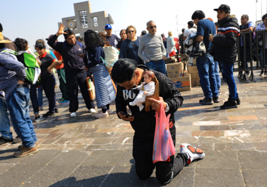 Millones de fieles visitaron la Basílica de Guadalupe, para cantar las mañanitas a la virgen.