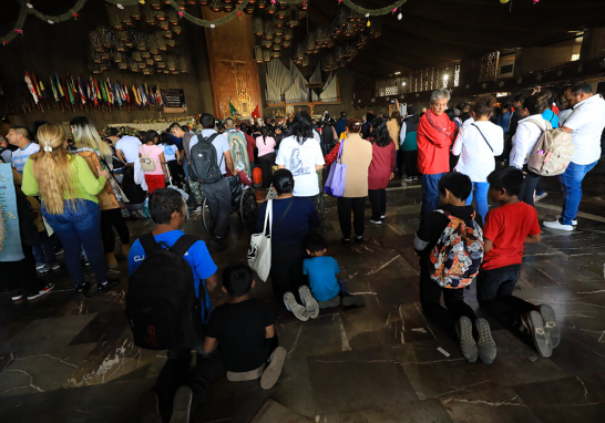 Millones de fieles visitaron la Basílica de Guadalupe, para cantar las mañanitas a la virgen.
