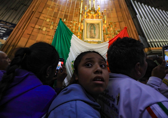 Millones de fieles visitaron la Basílica de Guadalupe, para cantar las mañanitas a la virgen.