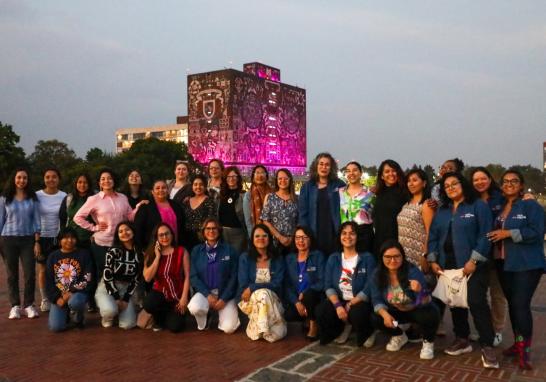 Debido al próximo 8 de marzo, la UNAM iluminó de morado las fachadas de algunos de sus edificios.