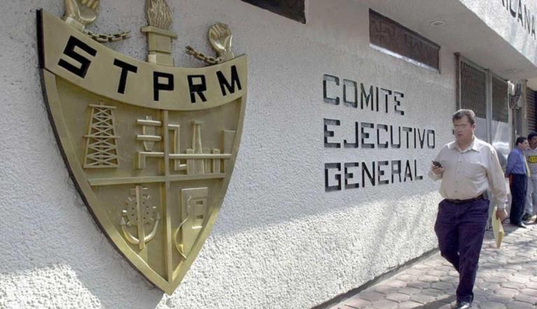 El proceso electoral convocado por el STPRM se realizará el próximo 28 de octubre de 2024, y los resultados se darán a conocer al término de la jornada electoral.
Para más información del tema, visita: https://www.eleconomista.com.mx/empresas/sindicato-petrolero-convoca-elecciones-renovar-secretaria-general-y-comite-ejecutivo-20241007-728980.html
¡Síguenos en nuestras redes sociales para mantenerte informado!
Twitter: https://twitter.com/eleconomista
Facebook: https://www.facebook.com/ElEconomista.mx
Instagram: https://www.instagram.com/eleconomistamx
LinkedIn: https://www.linkedin.com/company/el-economista/
#ElEconomista #EETV