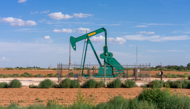 Bomba de petróleo en un campo de Stanton, Texas.