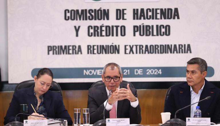 El subsecretario de Hacienda, Edgar Amador Zamora, participa en reunión de trabajo con la Comisión de Hacienda con motivo del Paquete Económico 2025.