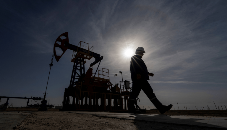 Precios del petróleo bajan por cuarto día consecutivo por el exceso de  oferta