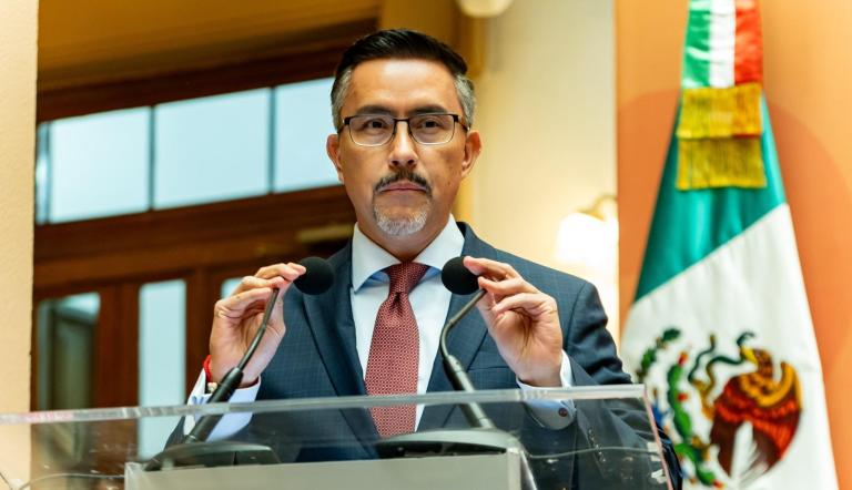 Sergio Molina Martínez al presentar su libro "La Otra Reforma Laboral en México, el mecanismo laboral de respuesta rápida del TMEC y el nearshoring”.