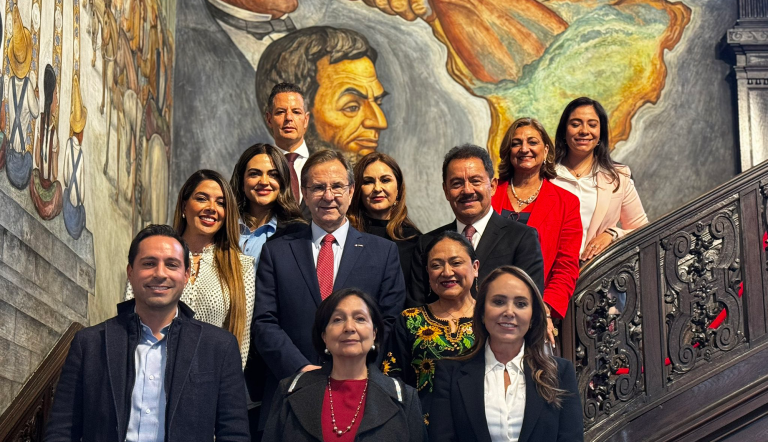 Delegación de senadoras y senadores mexicanos se reunieron con el embajador de México en Estados Unidos, Esteban Moctezuma.