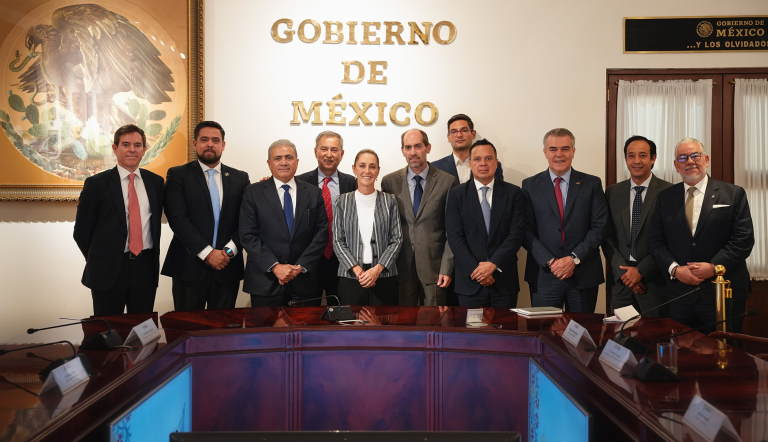 La presidenta de México, Claudia Sheinbaum, compartió imágenes de la reunión que tuvo con empresarios del sector acerero y de concreto.