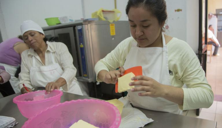 Taller de panadería y repostería de la Fundación Reintegra - Foto: Zulleyka Hoyo EE