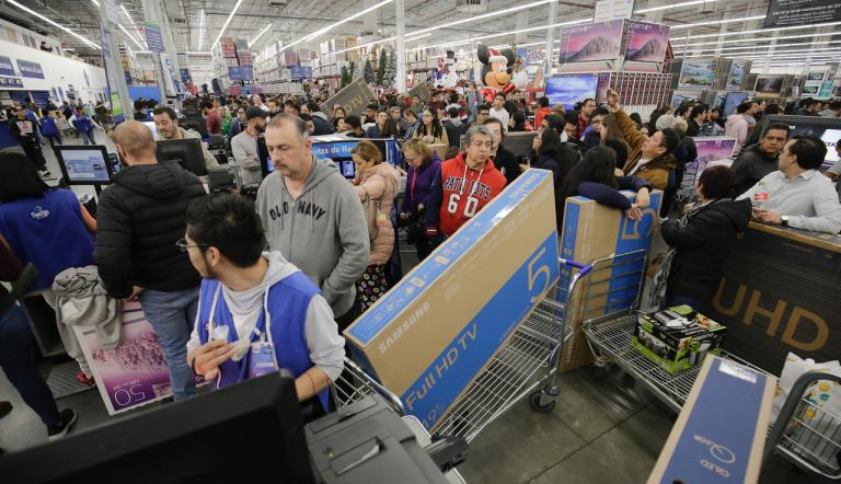 Apertura de las ofertas por El Buen Fin en Sam's Club, este 14 de noviembre. Foto EE: Hugo Salazar