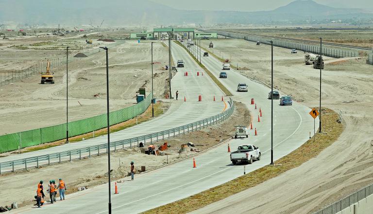 A tres d�as de que el presidente Andr�s Manuel L�pez Obrador encabece la inauguraci�n del Aeropuerto Internacional Felipe �ngeles (AIFA), las obras de puentes y de la carreteras aleda�as a las inmediaciones se encuentran inconclusas