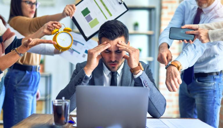 La carga de trabajo es más pesada si el líder no tiene apoyo. Foto: Shutterstock.