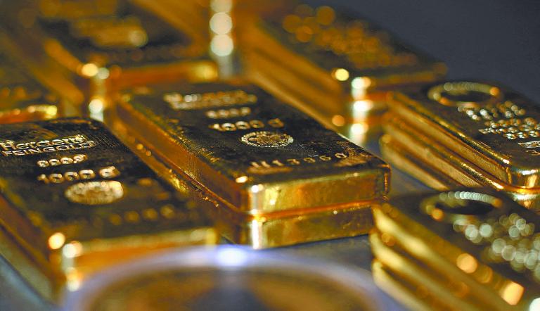 FILE PHOTO: Gold bars and coins are stacked in the safe deposit boxes room of the Pro Aurum gold house in Munich, Germany, August 14, 2019. REUTERS/Michael Dalder/File Photo-NARCH/NARCH30 NARCH/NARCH30