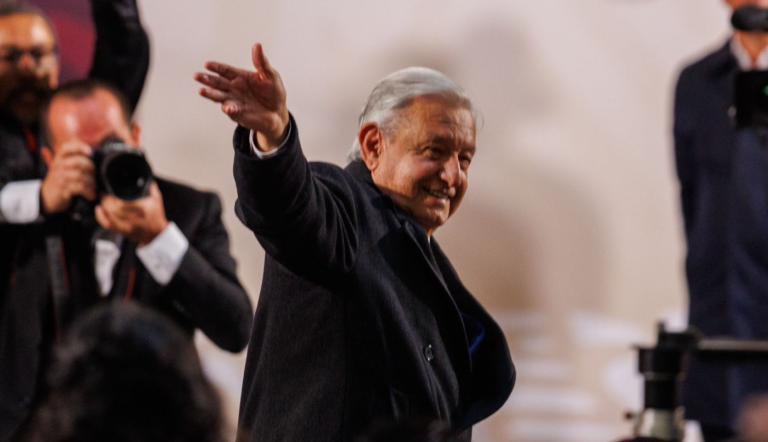Andrés Manuel López Obrador aseguró la mañana de este lunes irse "muy contento" de la presidencia de México por los logros que asegura consiguió su gobierno y porque el martes entrega el relevo a su aliada Claudia Sheinbaum.