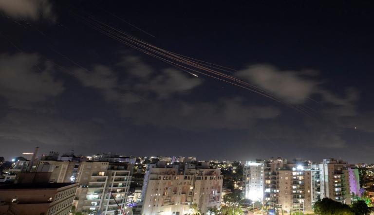 El sistema antimisiles Cúpula de Hierro de Israel intercepta ataque iraní.