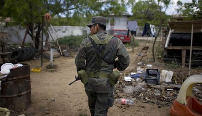 Seis migrantes de distintas nacionalidades fallecieron en la noche del martes y madrugada del miércoles, luego de que huyeran de un operativo del Ejército mexicano para combatir el narcotráfico en Chiapas.
Para más información del tema, visita: https://www.eleconomista.com.mx/politica/militares-asesinan-6-migrantes-operativo-chiapas-confirma-sedena-20241002-728393.html
¡Síguenos en nuestras redes sociales para mantenerte informado!
Twitter: https://twitter.com/eleconomista
Facebook: https://www.facebook.com/ElEconomista.mx
Instagram: https://www.instagram.com/eleconomistamx
LinkedIn: https://www.linkedin.com/company/el-economista/
#ElEconomista #EETV