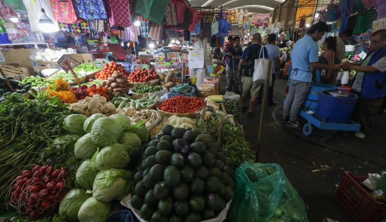 CANASTA BÁSICA EN EL MERCADO DE JAMAICA. ERIC LUGO