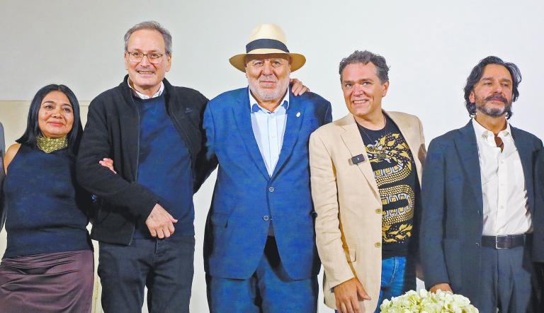 ProyecciÛn y estreno de la pelÌcula "Hispanoamerica, un canto de vida y esperanza por el directo JosÈ Luis LÛpez Linares. Foto Rosario Servin