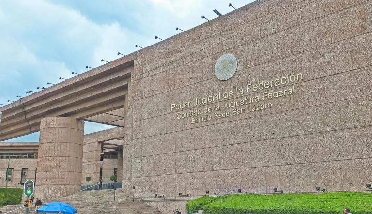 Por mayoría de cuatro votos contra tres, el Consejo de la Judicatura Federal ordenó que se restablezcan las actividades ordinarias en tribunales federal y, en caso de que los trabajadores falten se aplique los reglamentos, es decir, se puedan descontar los días.
Para más información del tema, visita: https://www.eleconomista.com.mx/politica/cjf-ordena-levantar-paro-labores-todos-tribunales-y-juzgados-pais-partir-jueves-20241023-731319.html
Twitter: https://twitter.com/eleconomista
Sitio web: https://www.eleconomista.com.mx/
Facebook: https://www.facebook.com/ElEconomista.mx
#ElEconomista #CapitalHumano #EETV