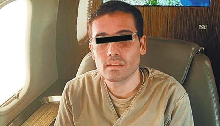 Ovidio y Joaquín Guzmán son señalados de ser los líderes de la facción conocida como Los Chapitos, pertenecientes al Cartel Sinaloa, el primero capturado en enero del 2023 y el segundo en 2024.<br /><br />Para más información del tema, visita: https://www.eleconomista.com.mx/politica/ovidio-reaparece-custodia-y-sale-lopez-guzman-20241017-730547.html<br /><br />Twitter: https://twitter.com/eleconomista <br />Sitio web: https://www.eleconomista.com.mx/ <br />Facebook: https://www.facebook.com/ElEconomista.mx<br />