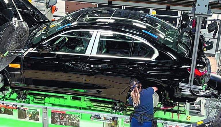 La planta de la automotriz alemana arrancó operaciones con ingenieros especializados en plásticos, pero actualmente están en retiro laboral.