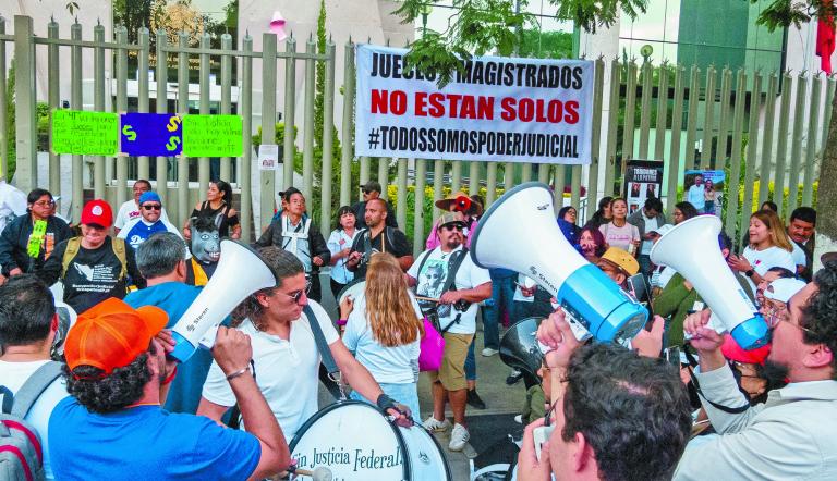 PROTESTAS DE TRABAJADORES DEL PODER JUDICIAL DE LA FEDERACION EN EL EDIFICIO DEL CONSEJO DE LA JUDICATURA FEDERAL EN AV DE LOS INSURGENTES. FOTO GILBERTO MARQUINA EL ECONOMISTA. SCJN, PODER JUDICIAL PROTESTAS